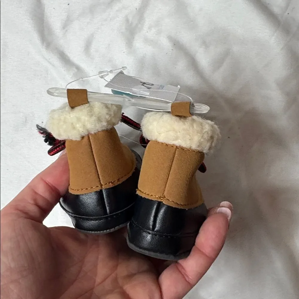 Carter’s Baby Boy Duck Fleece Lined Soft scrub Shoes. Size 3-6 Months. NWT.